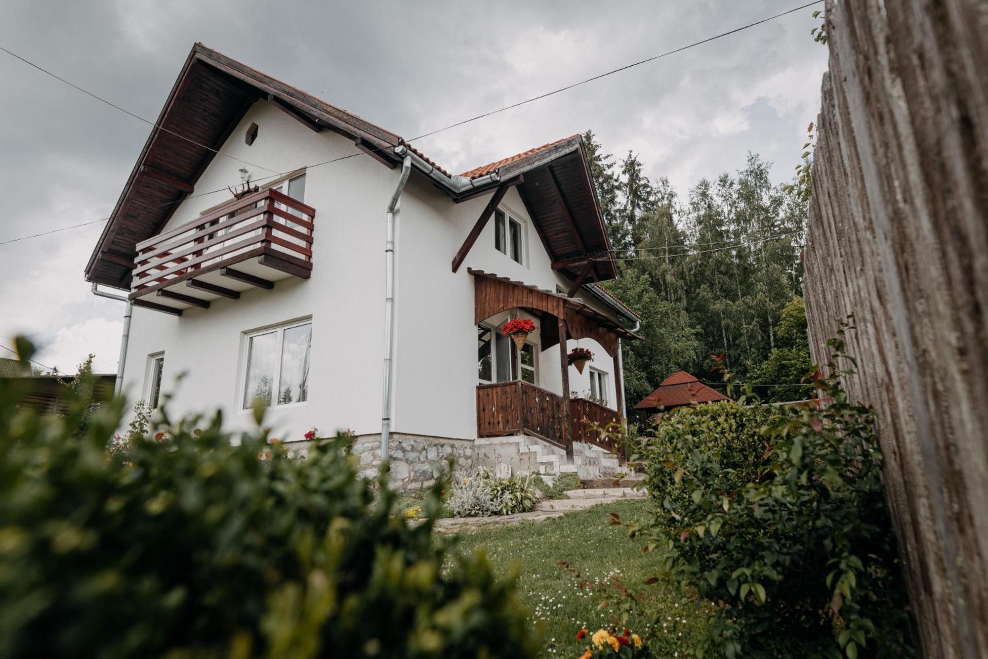 Kaffai Panzio Bed and Breakfast Izvoru Mureşului Esterno foto