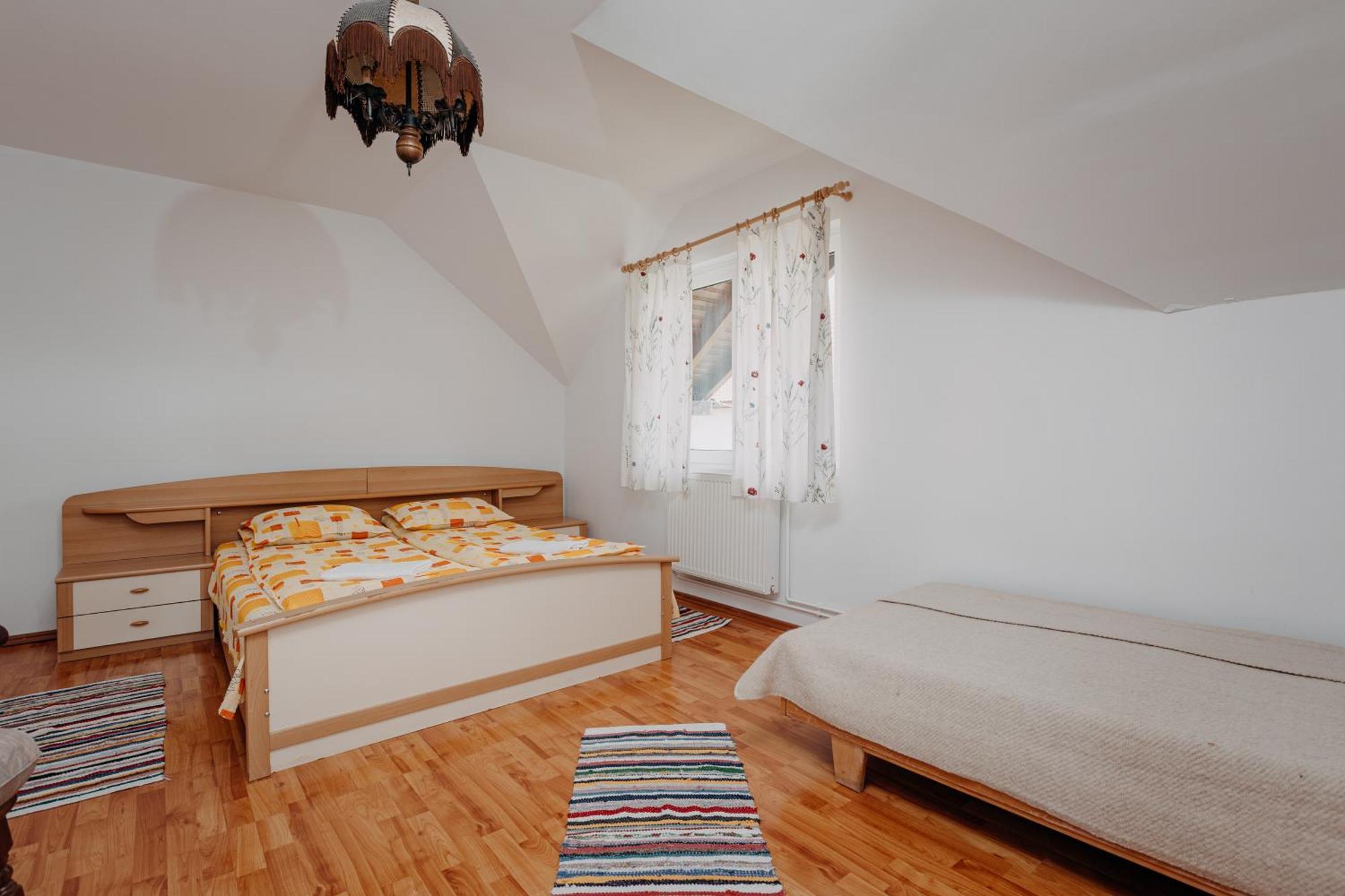 Kaffai Panzio Bed and Breakfast Izvoru Mureşului Esterno foto