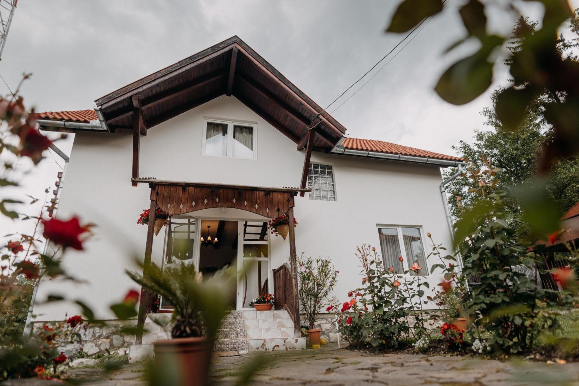 Kaffai Panzio Bed and Breakfast Izvoru Mureşului Esterno foto