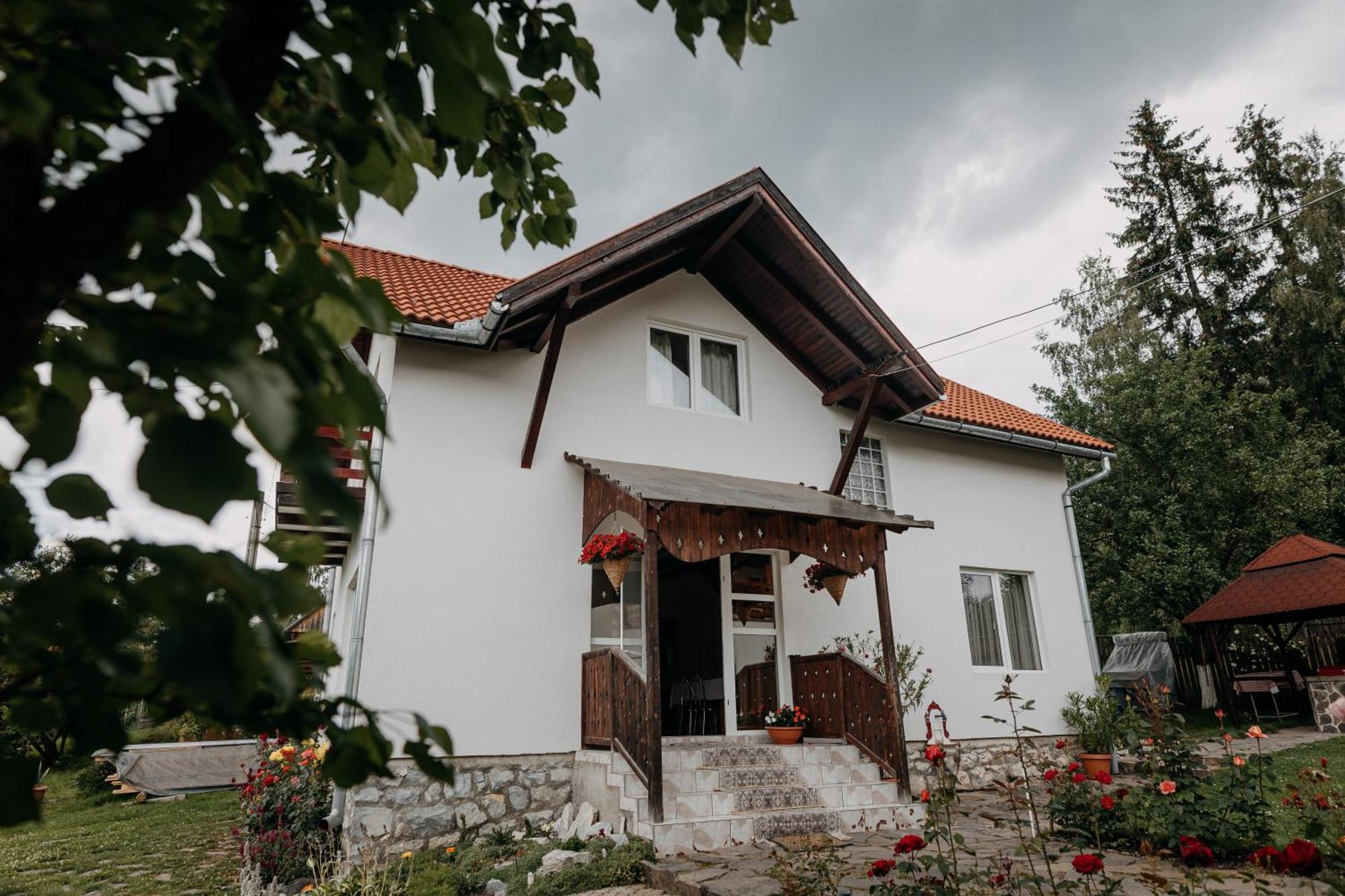 Kaffai Panzio Bed and Breakfast Izvoru Mureşului Esterno foto