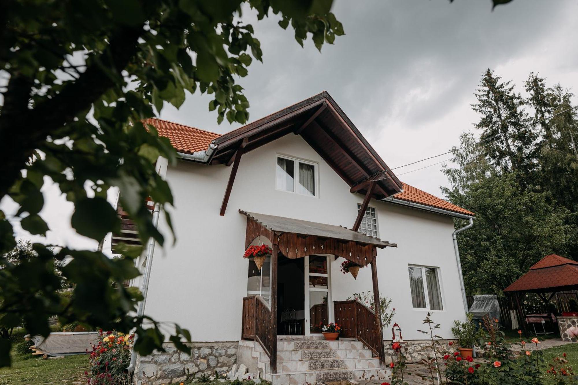 Kaffai Panzio Bed and Breakfast Izvoru Mureşului Esterno foto