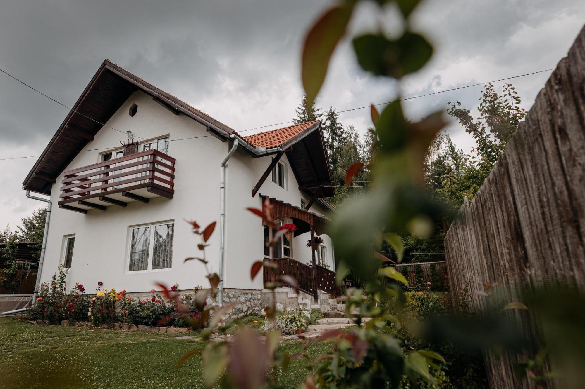 Kaffai Panzio Bed and Breakfast Izvoru Mureşului Esterno foto